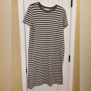 Elegant Striped Maxi Dress in Green and White